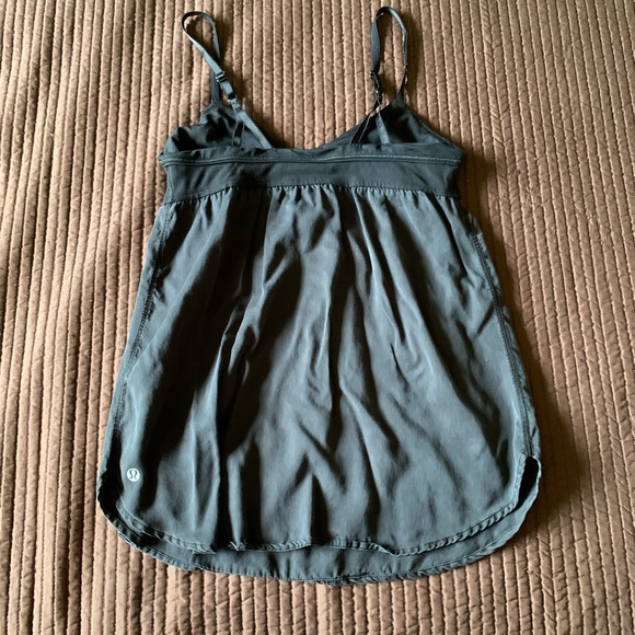 Lululemon top. - Picture 3 of 3